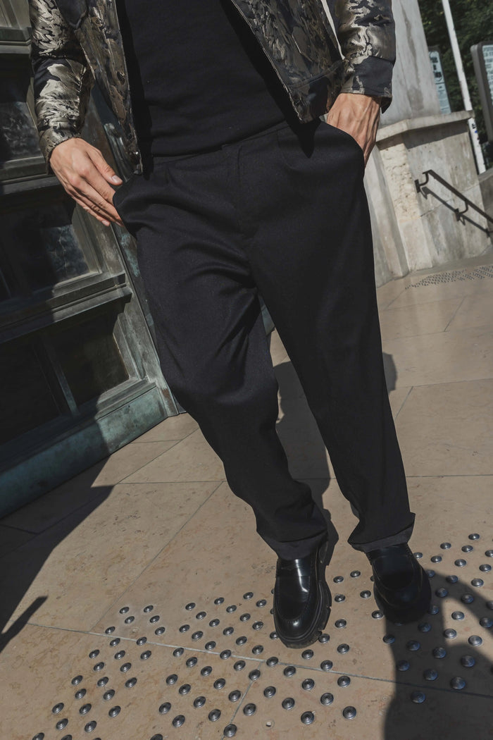 Pantalon Homme Noir Coupe Droite – Streetwear & Chic Décontracté bonhomme